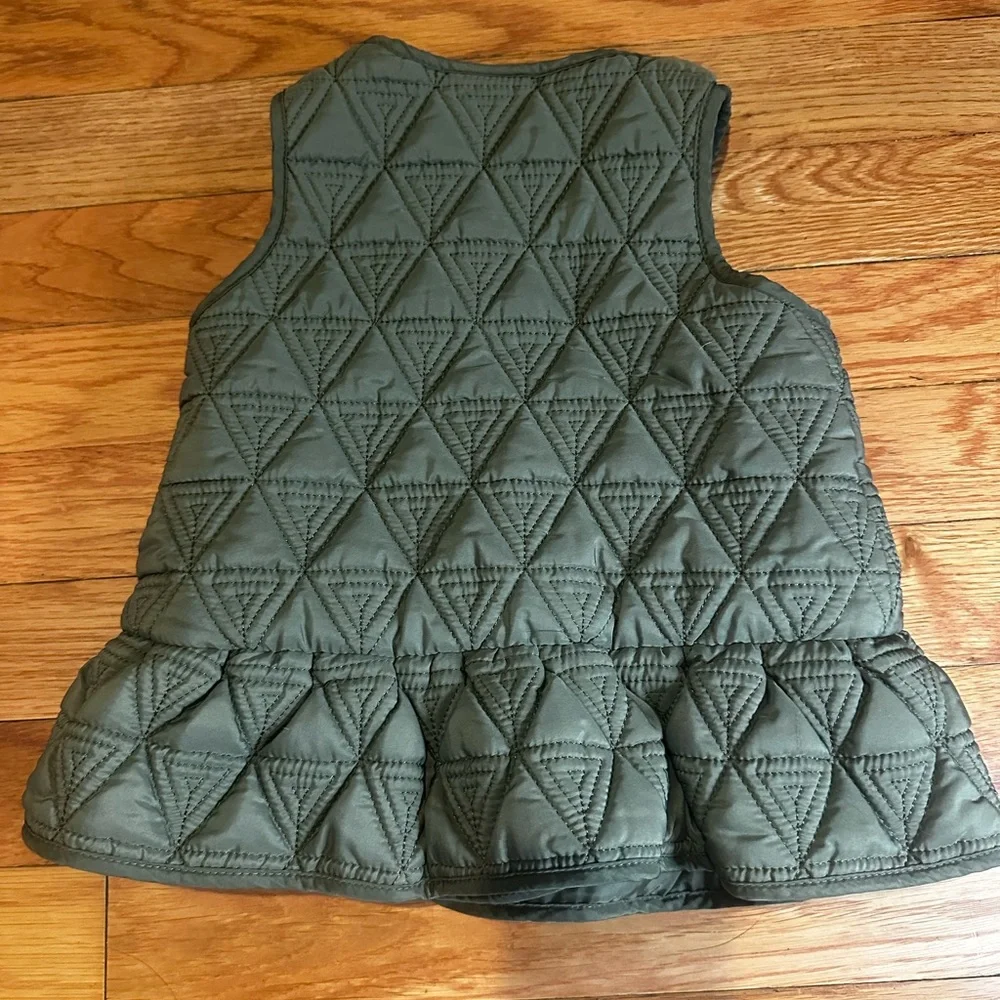 Aspen Kids Quilted Vest Girls Size 2T Army Green Ruffled‎ Hem Metal Buttons